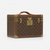 Louis Vuitton. Cosmetic trunk.