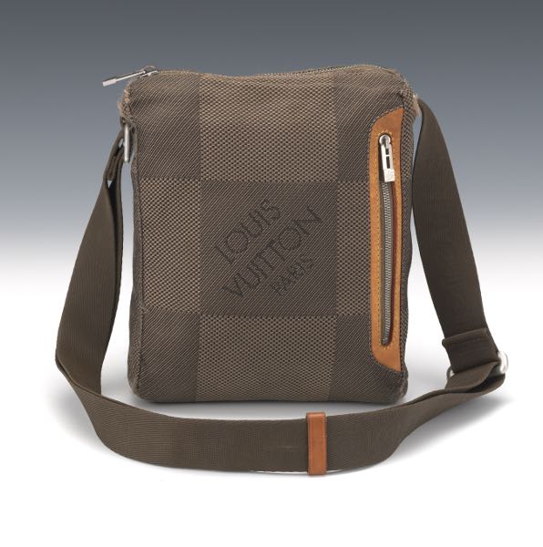 LOUIS VUITTON DAMIER GEANT