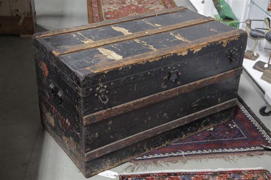 LOUIS VUITTON FLAT TOP TRUNK.