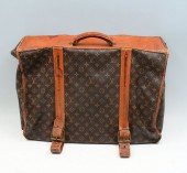 LOUIS VUITTON GARMENT BAG: Lou