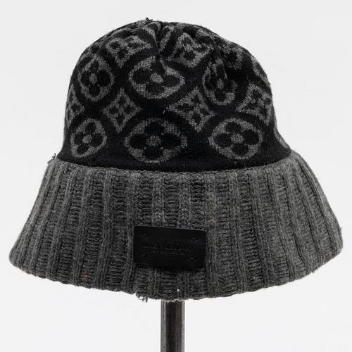 LOUIS VUITTON GREY CASHMERE KNIT