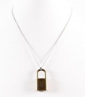 LOUIS VUITTON LOCK 312 NECKLAC