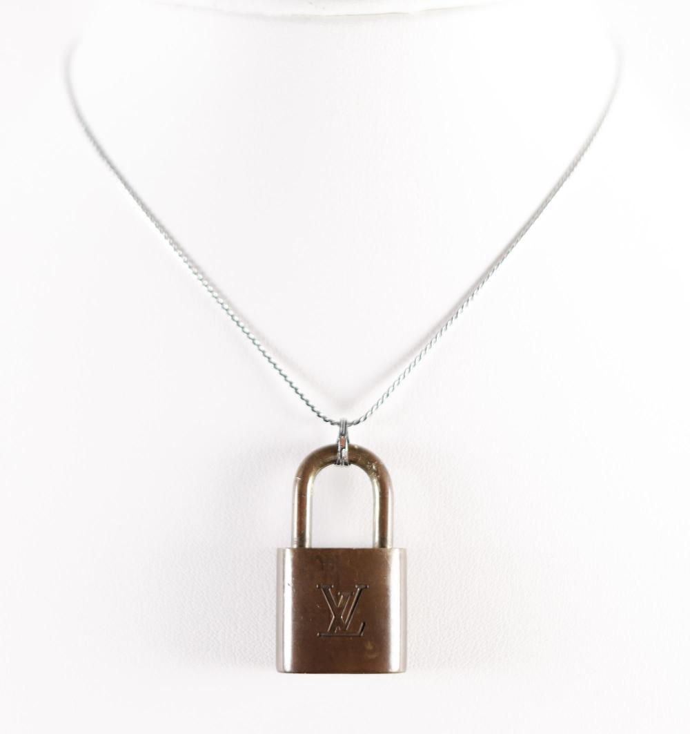 LOUIS VUITTON LOCK 315 NECKLACE