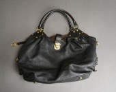 LOUIS VUITTON MAHINA NOIR SHOU
