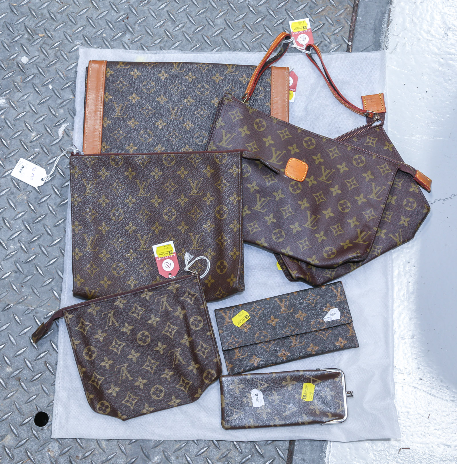 LOUIS VUITTON POUCH & SIX LOUIS