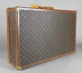 LOUIS VUITTON SUITCASEA mid to