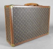 LOUIS VUITTON SUITCASEA mid to