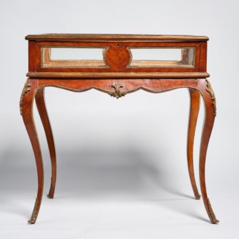 LOUIS XV BIJOUTERIE - VITRINEWith