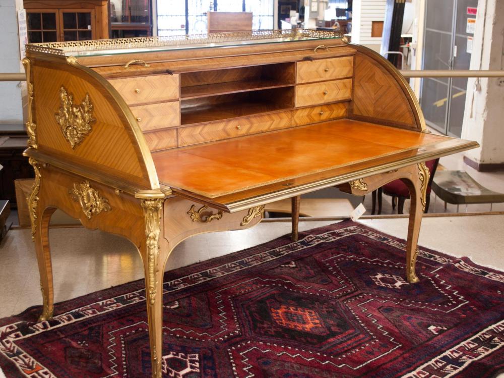 LOUIS XV STYLE BUREAU A CYLINDRE,