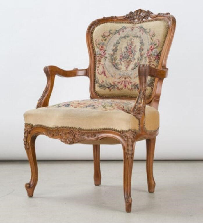 LOUIS XV STYLE FAUTEUILA small