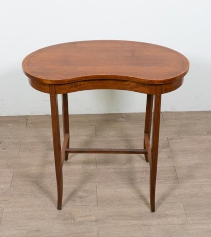 LOUIS XV STYLE KIDNEY TABLELouis XV