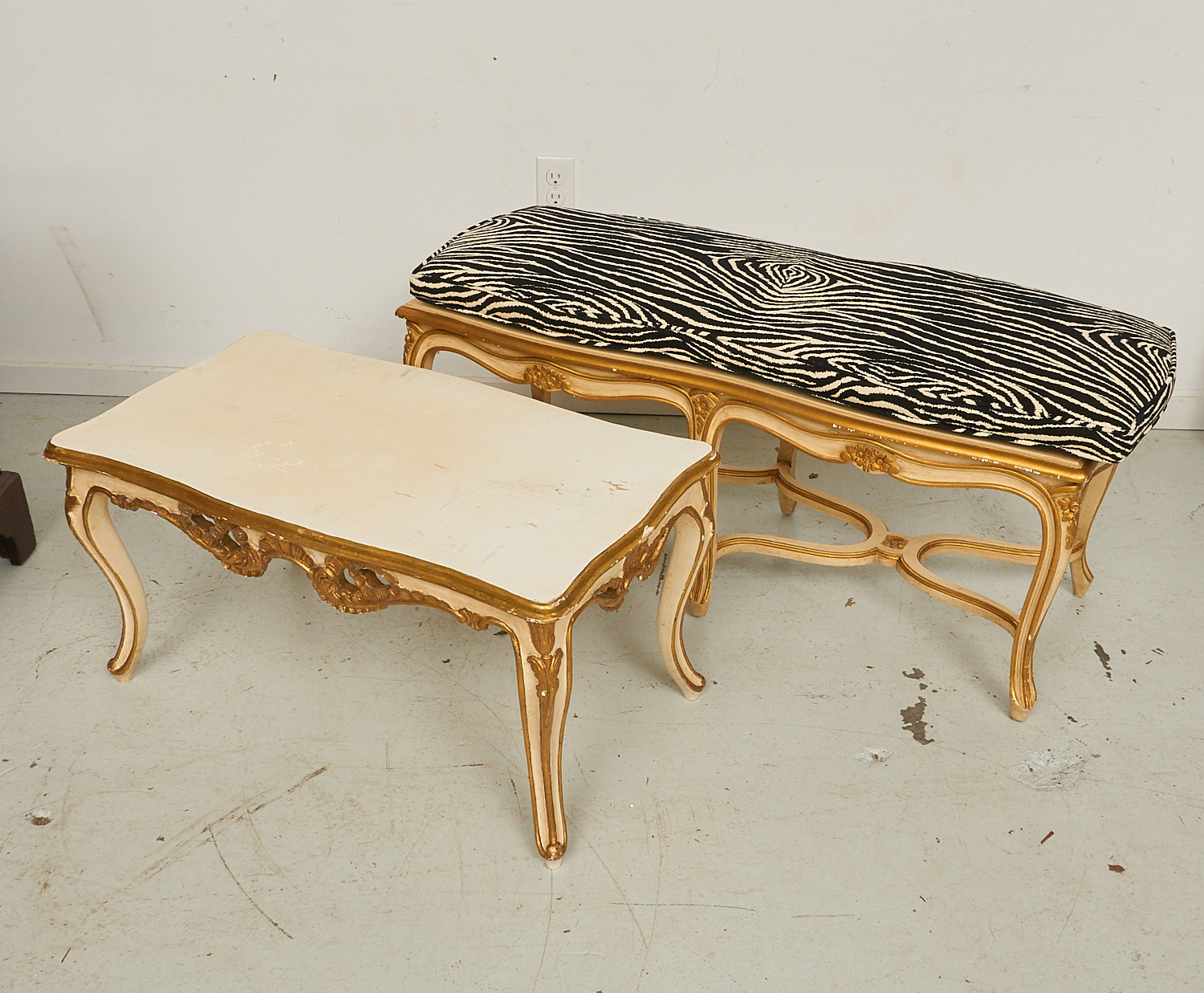 LOUIS XV STYLE PAINTED BENCH AND