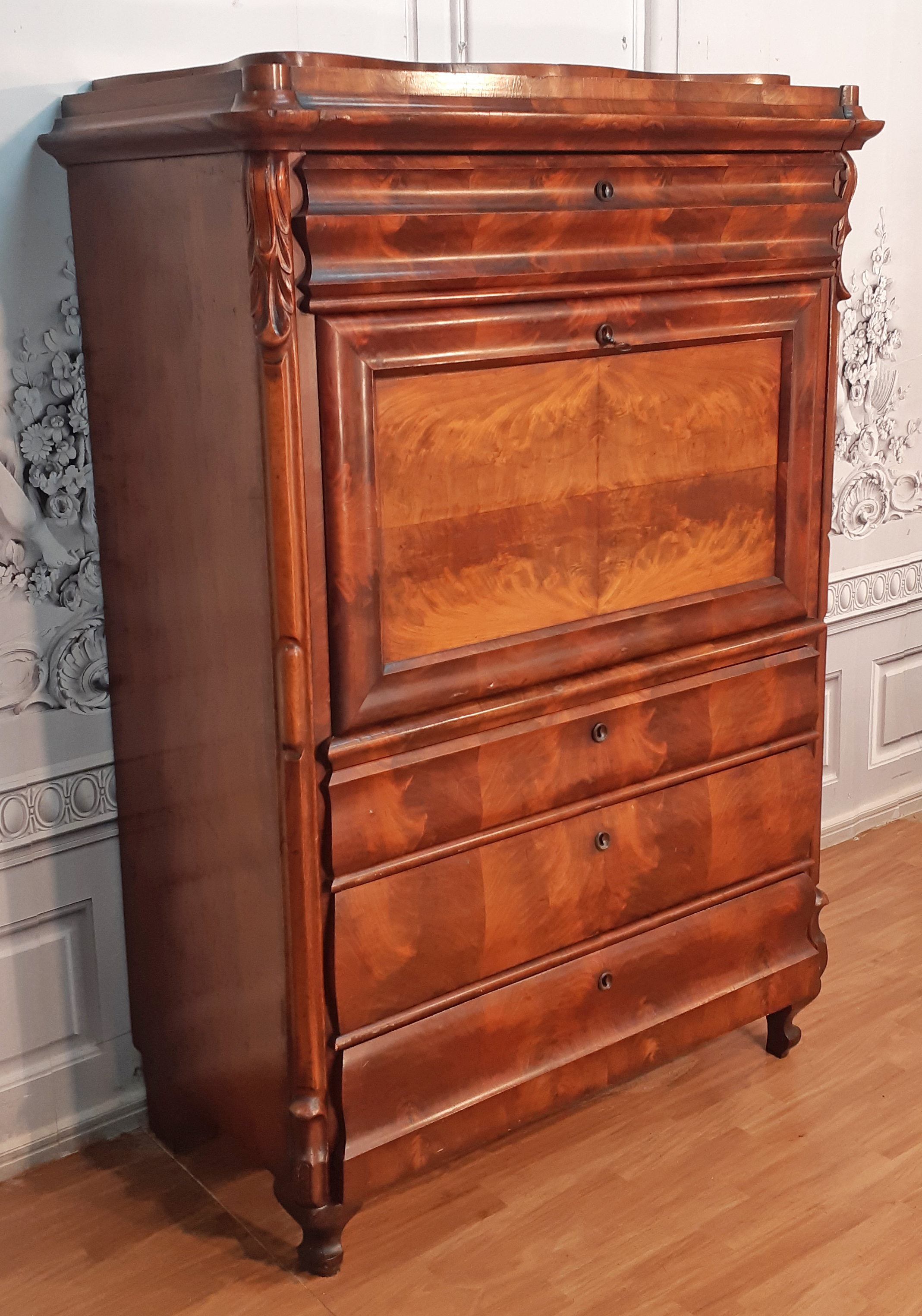 LOUIS XV STYLE SECRETAIRE