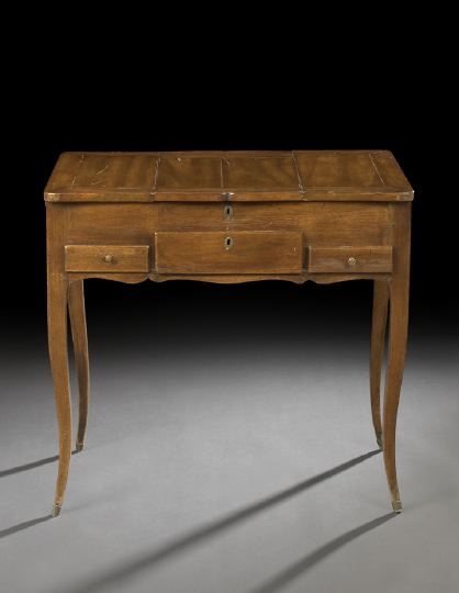 Louis XV Walnut Poudreuse, 