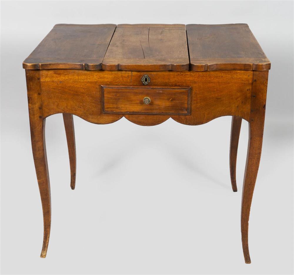 LOUIS XV WALNUT POUDREUSELOUIS XV