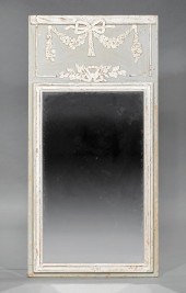 LOUIS XVI-STYLE GRIS PEINTE TR