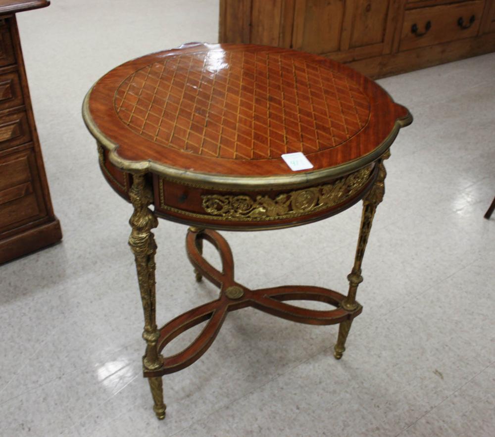 LOUIS XVI-STYLE LAMP TABLELOUIS