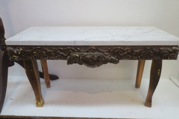 LOW CONSOLE TABLE WITH WHITE MARBLE