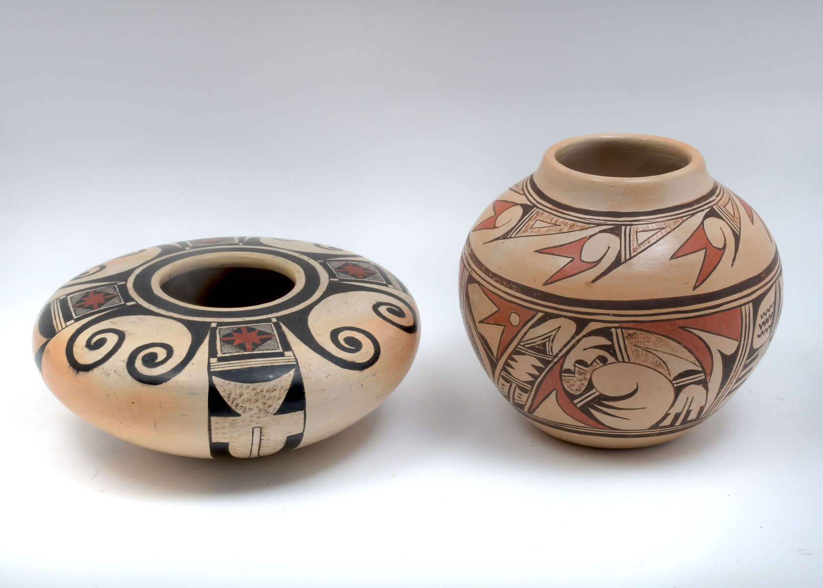 LOW INDIAN VASE AND DELORES