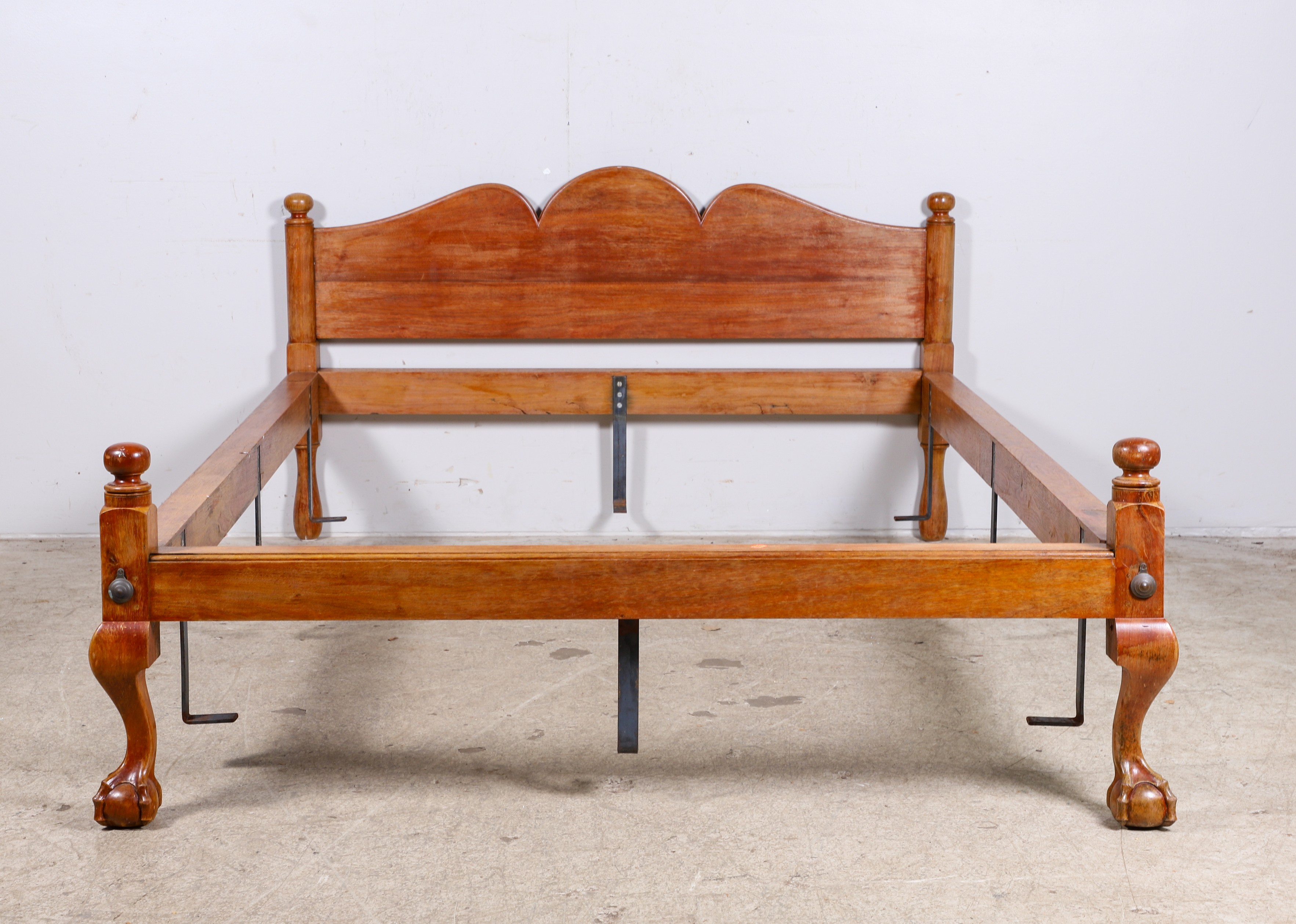 Low Post Bed with scalloped