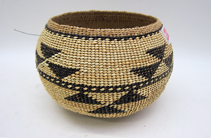LOWER KLAMATH RIVER INDIAN BASKET