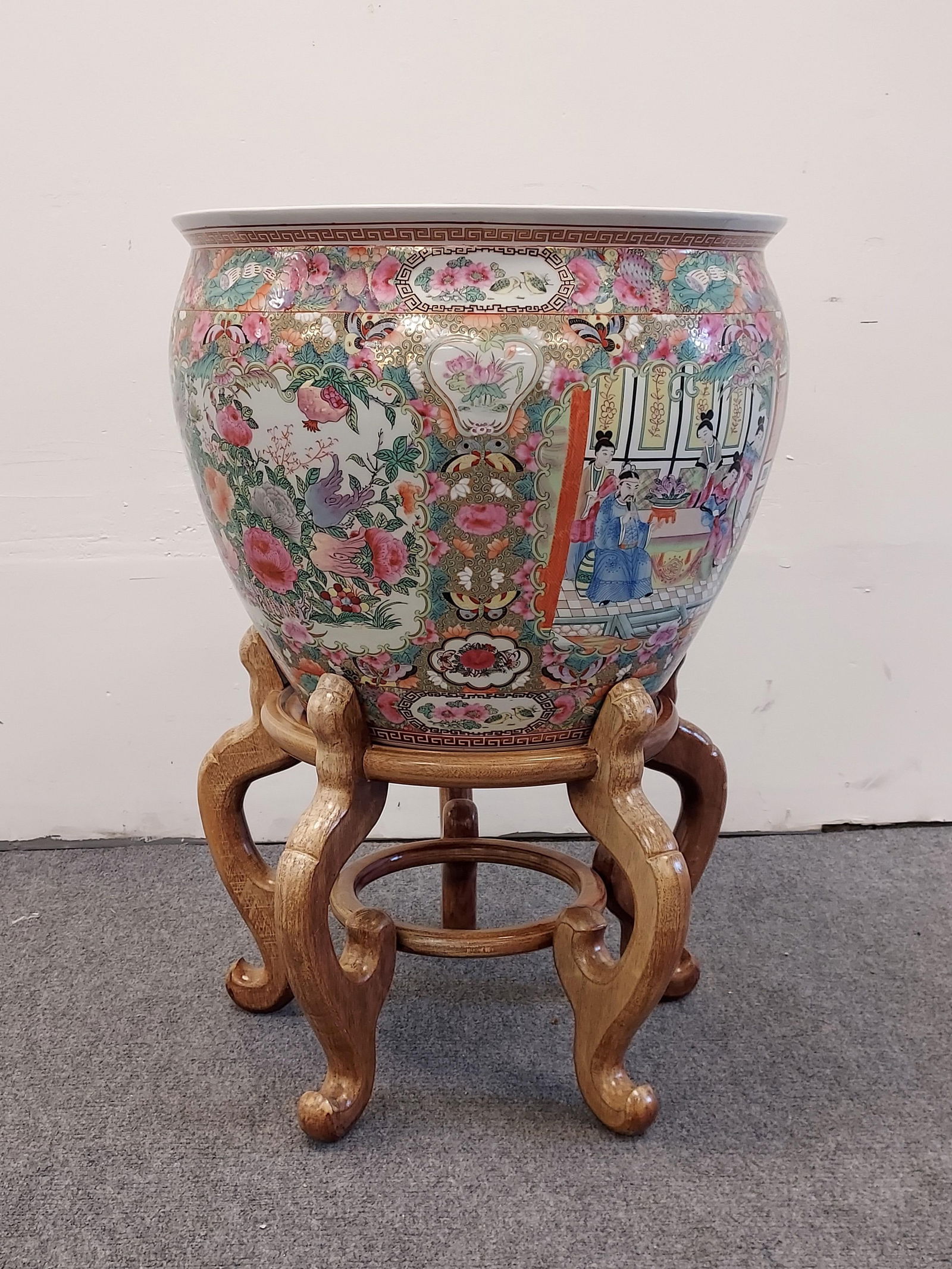 LRG VINTAGE CHINESE PORCELAIN