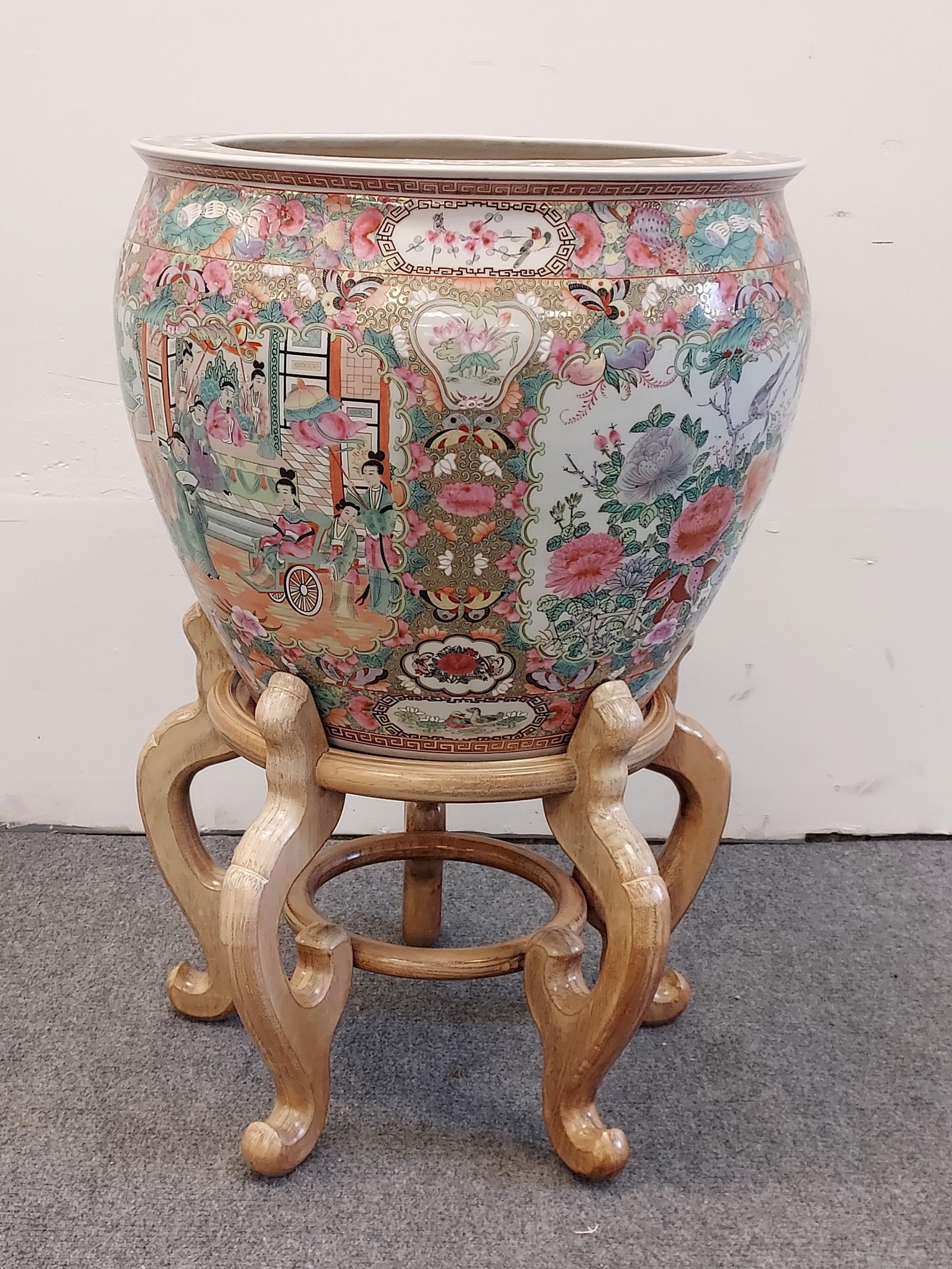 LRG VINTAGE CHINESE PORCELAIN
