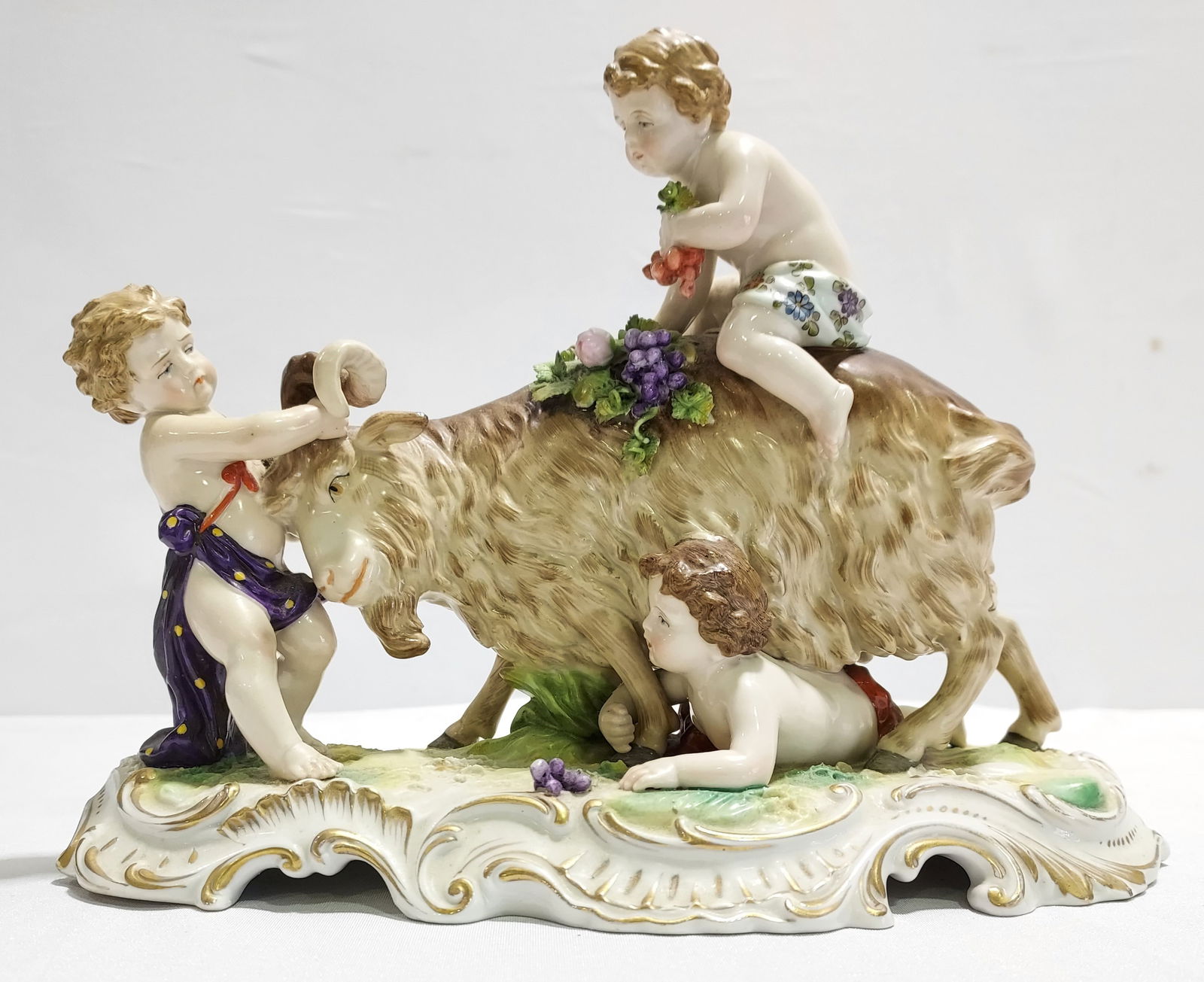 LUDWIGSBURG PORCELAIN PUTTI FIGURAL