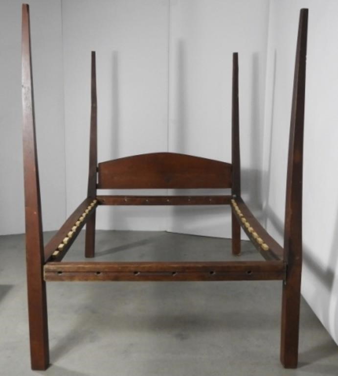 LUNENBERG FOUR-POSTER BEDA
