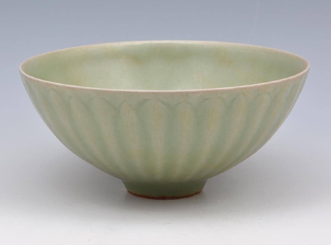 LUNGCHUAN CELADON 'CHRYSANTHEMUM'