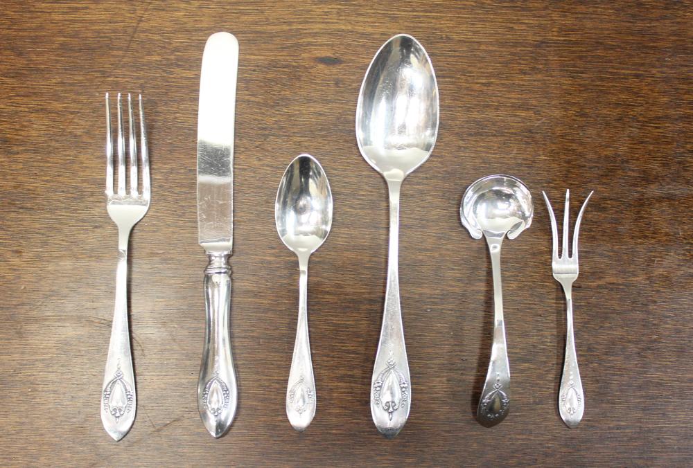 LUNT "MOUNT VERNON" STERLING SILVER