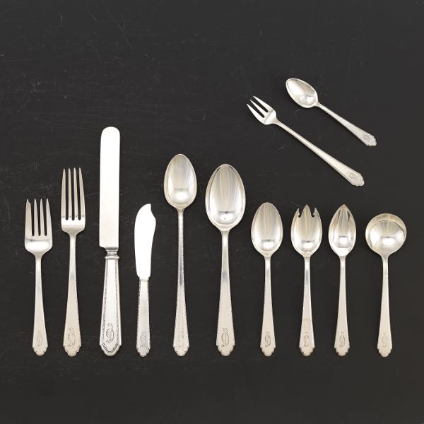LUNT SILVERSMITHS FLATWARE
