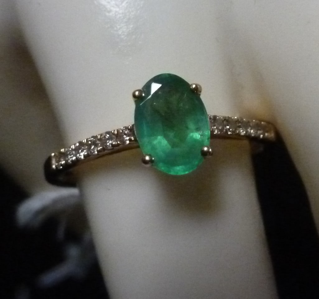 LUXORO ETHIOPIAN EMERALD AND SIX