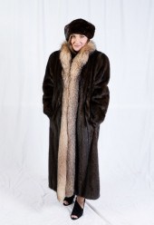 LUXURIOUS MINK COAT WITH FOX T