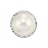 MabÃ© Pearl and Diamond Ring<b