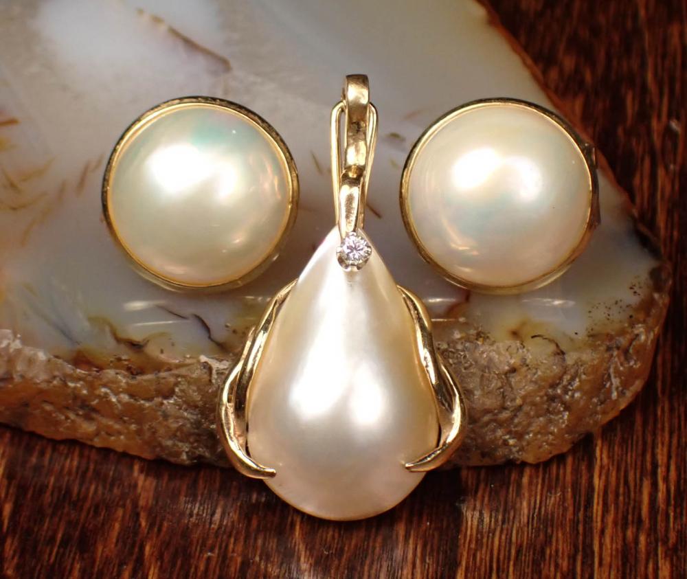 MABE PEARL AND GOLD PENDANT AND