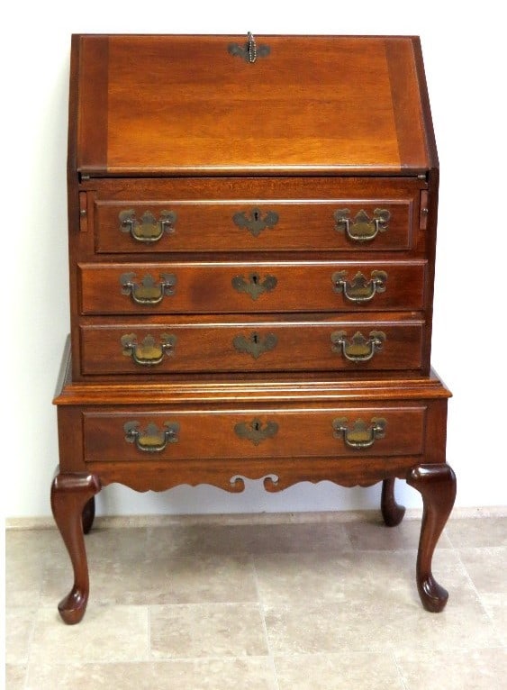 MADDOX QUEEN ANNE MAHOGANY