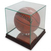 MAGIC JOHNSON SIGNED BASKETBAL