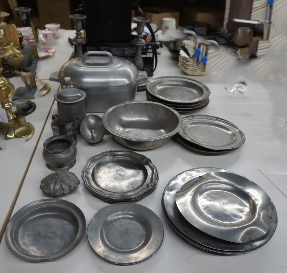 MAGNALITE ALUMINUM COVERED DISH AND