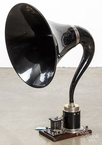 MAGNAVOX RADIO SPEAKER, 31"