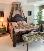 MAGNIFICENT MAHOGANY BED WITH
