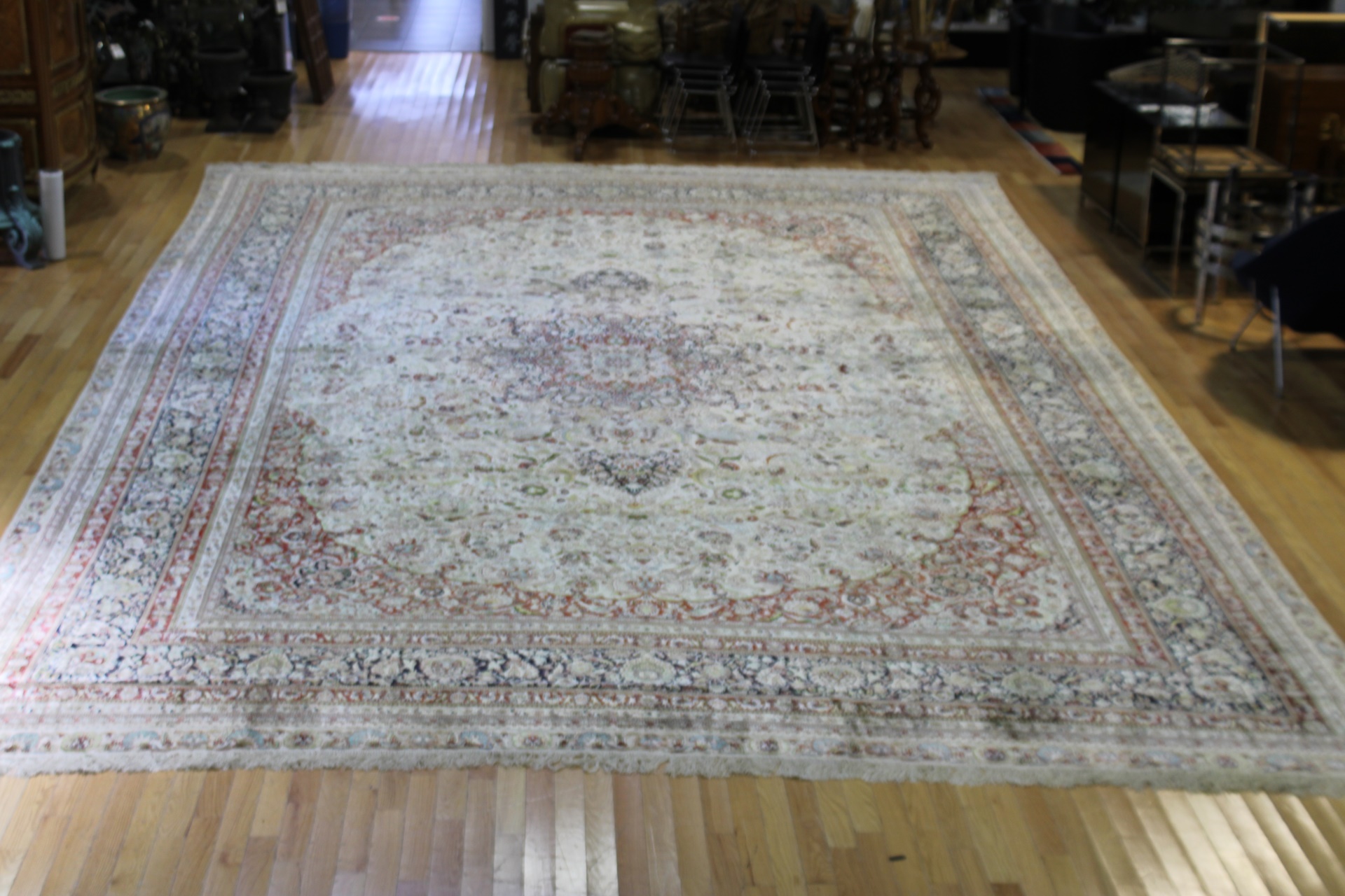 MAGNIFICENT VINTAGE PALACE SIZE