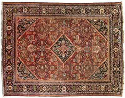 Mahal carpet, central diamond on
