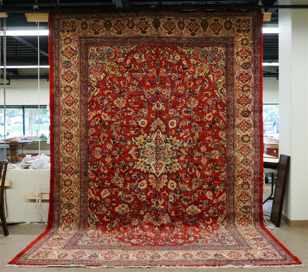 MAHAL SAROUK PATTERN RUG, 13 FT X 9