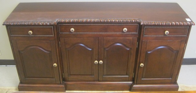 MAHOGANY BUFFET a Dick Idol