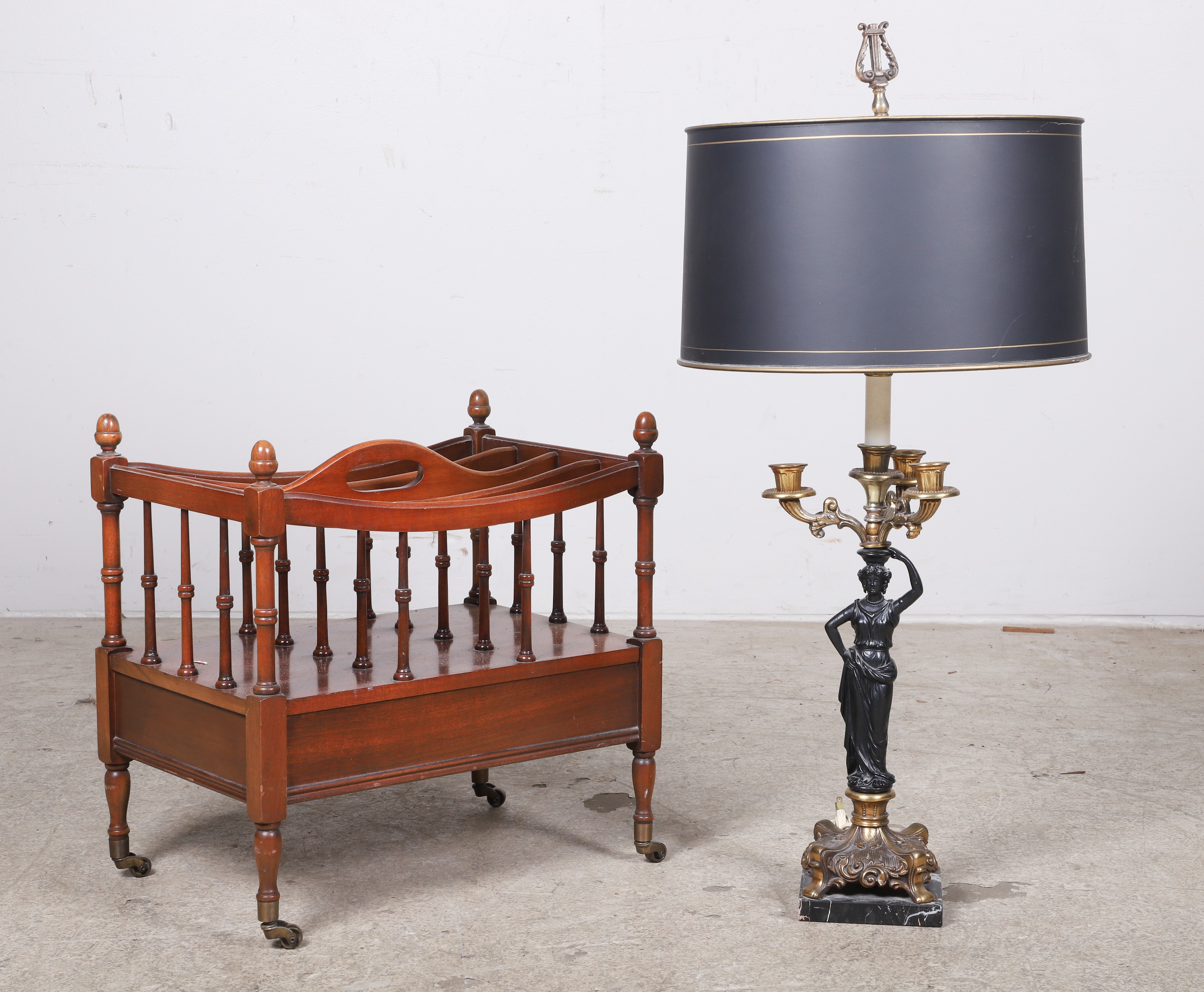 Mahogany Canterbury, 19"h x 20"w