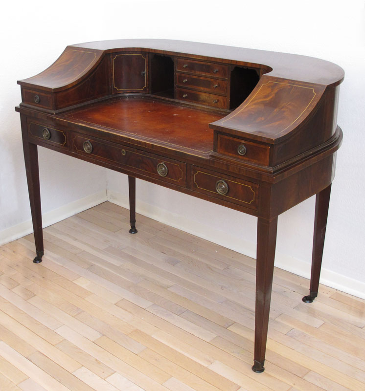 MAHOGANY CARLTON HOUSE DESK: Inlaid