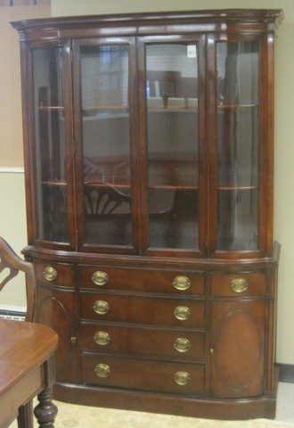 MAHOGANY CHINA HUTCH New Hampton