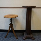 MAHOGANY COLUMN-FORM PEDESTAL
