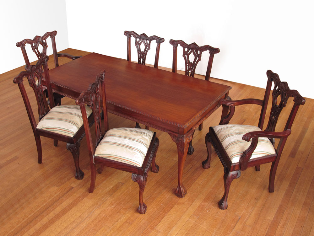 MAHOGANY DINING ROOM TABLE &